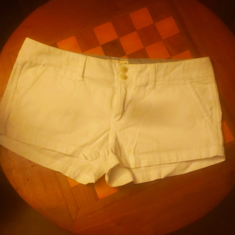 Women's  white American Eagle shorts size  4.